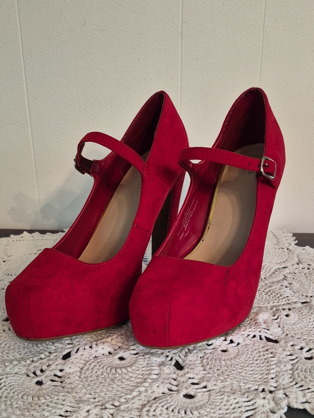 Mossimo Cherry Red Faux Suede Mary Jane Platform Pumps Sz 9